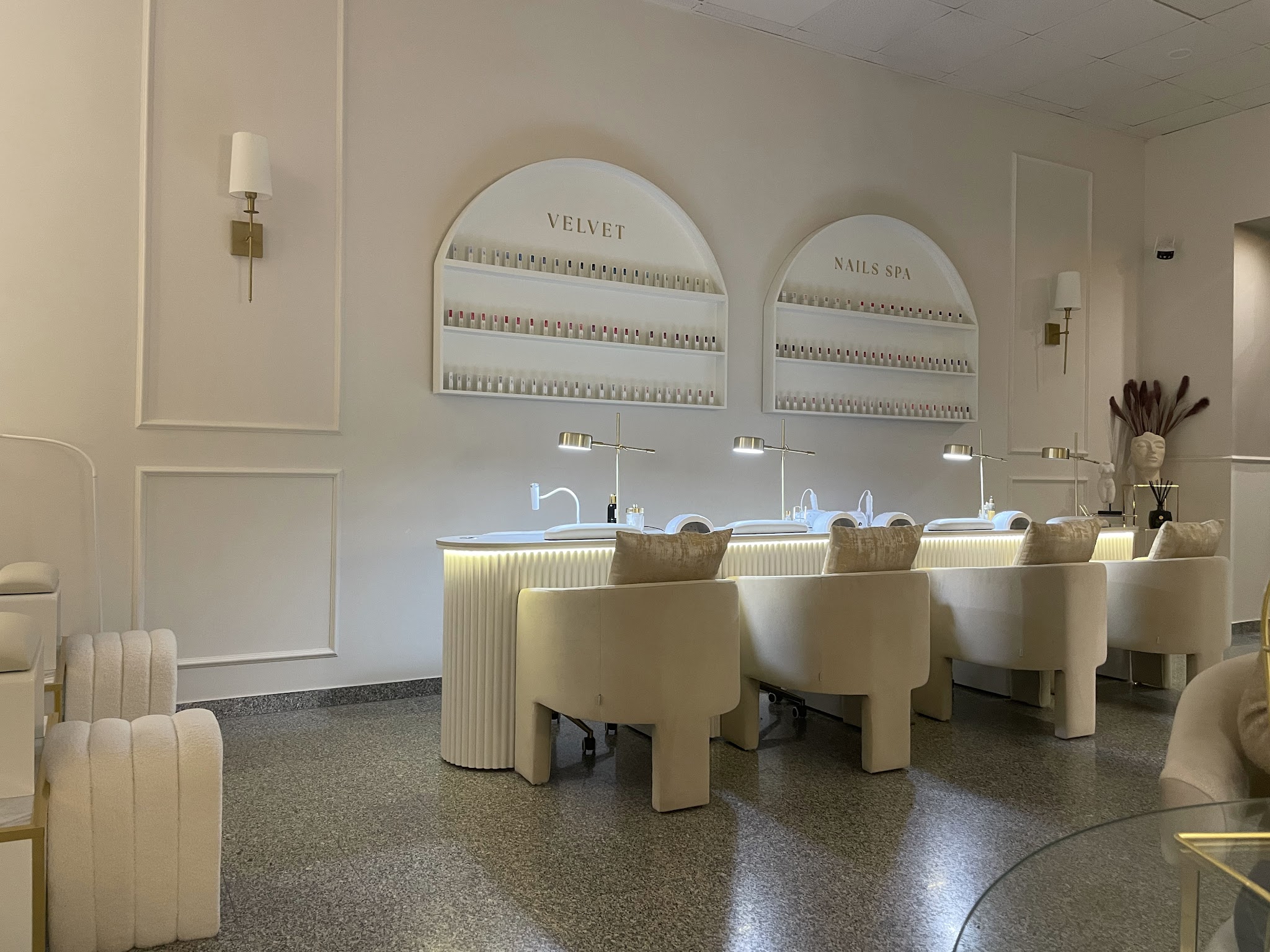 Postazioni Nails Spa di Velvet Beauty Lounge