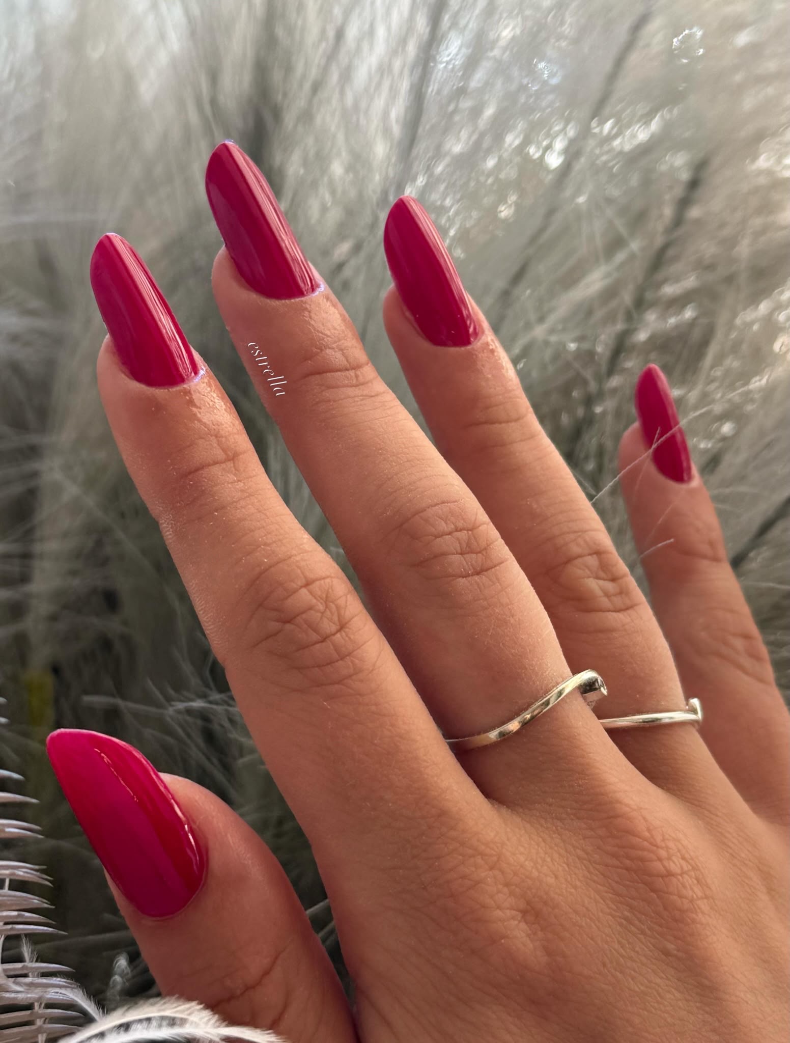 Manicure bordeaux realizzata da Velvet Beauty Lounge